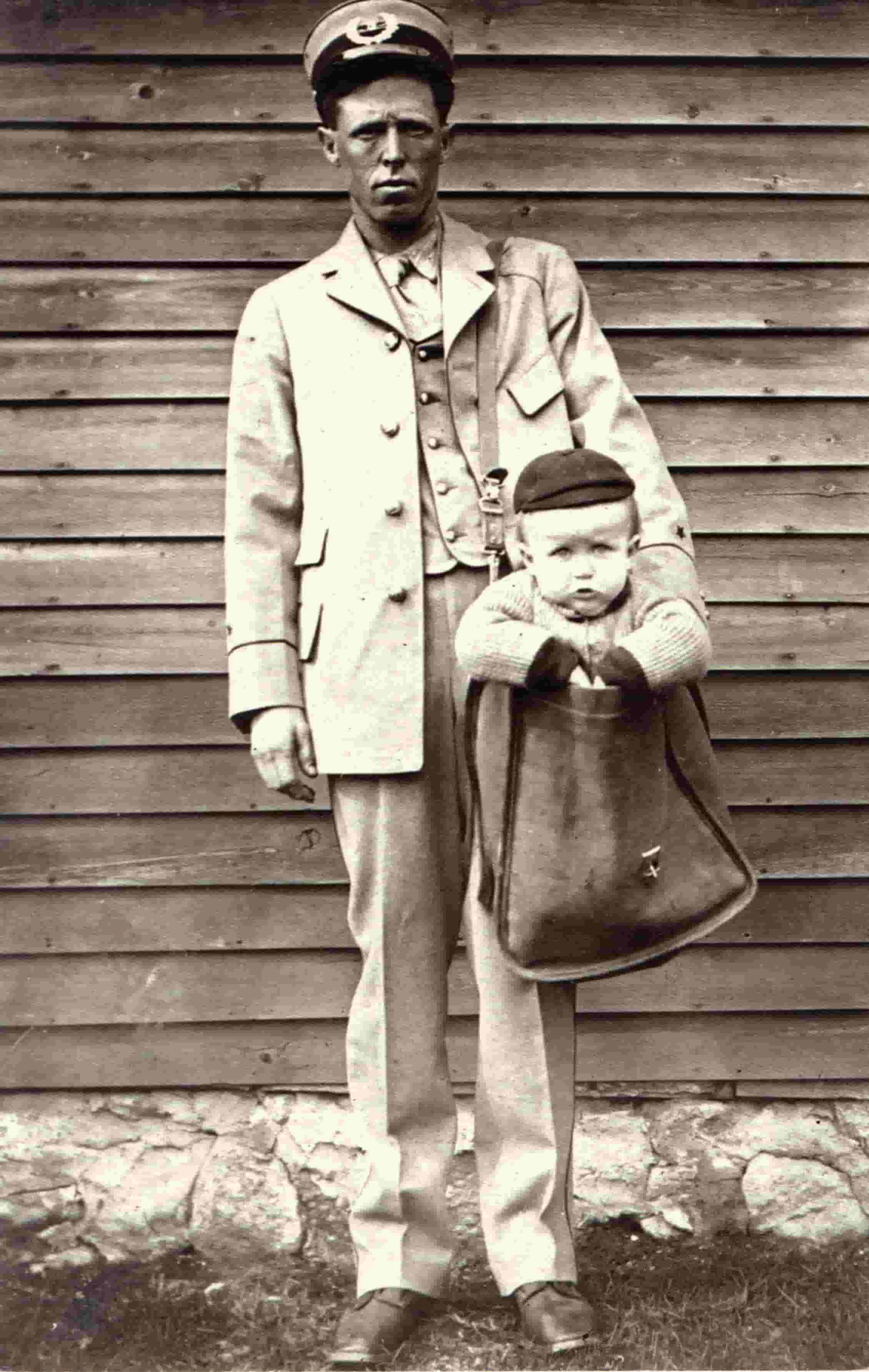 mailman delivering a baby in 1900